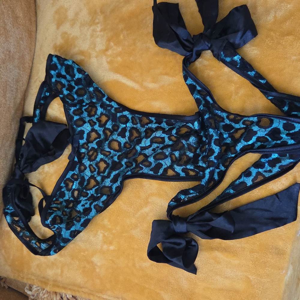 *Today only* Pretty open sides Lingerie